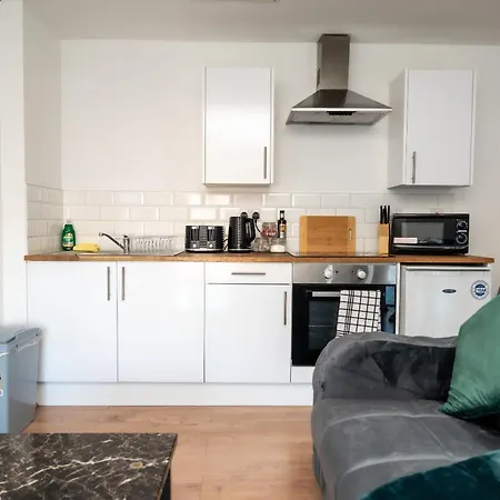 Διαμέρισμα Corporate-friendly 2br In Leeds, Near Kirkstall Shopping Centre Λιντς