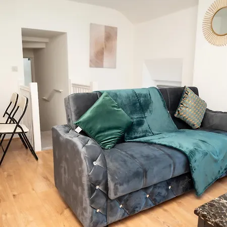 Apartment Corporate-friendly 2br In Leeds, Near Kirkstall Shopping Centre *