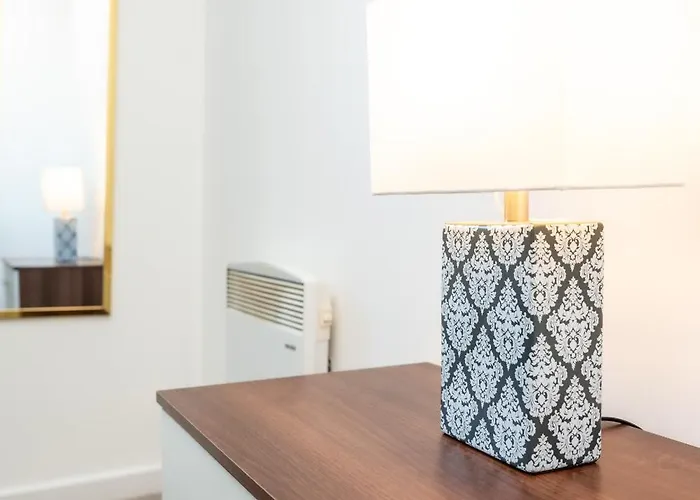 Corporate-friendly 2br In Leeds, Near Kirkstall Shopping Centre * Leeds (West Yorkshire)