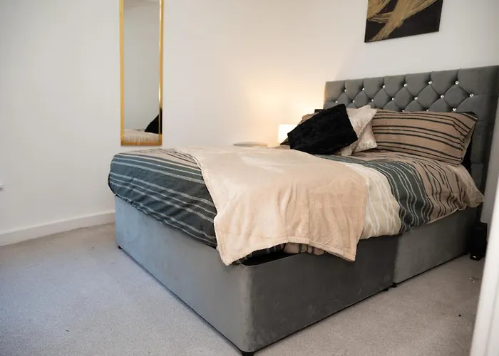 Διαμέρισμα Corporate-friendly 2br In Leeds, Near Kirkstall Shopping Centre Λιντς