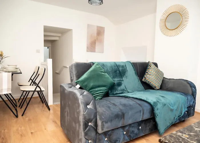 Apartment Corporate-friendly 2br In Leeds, Near Kirkstall Shopping Centre