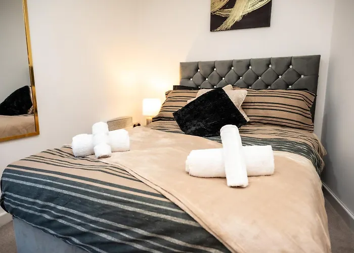 Corporate-friendly 2br In Leeds, Near Kirkstall Shopping Centre * Λιντς