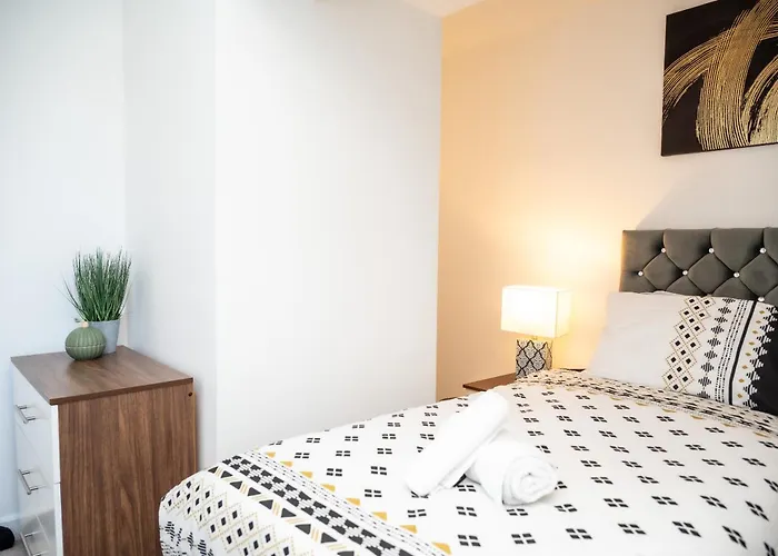 Corporate-friendly 2br In Leeds, Near Kirkstall Shopping Centre Leeds (West Yorkshire)